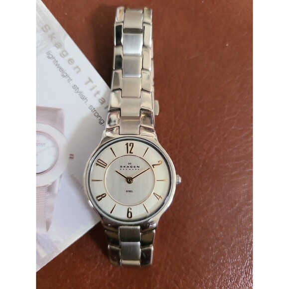 Skagen  Women\'s  Stainless Steel Link Watch Needs Battery main image 8